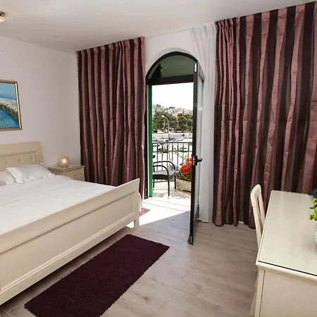 Hotel Bellevue Traù